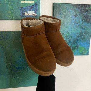 Well worn off-brand Sherpa-lined ankle booties.